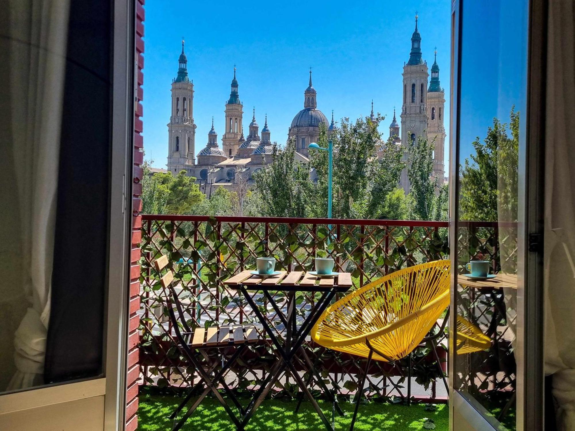 Front Views To El Pilar Comotucasa Zaragoza Exteriör bild