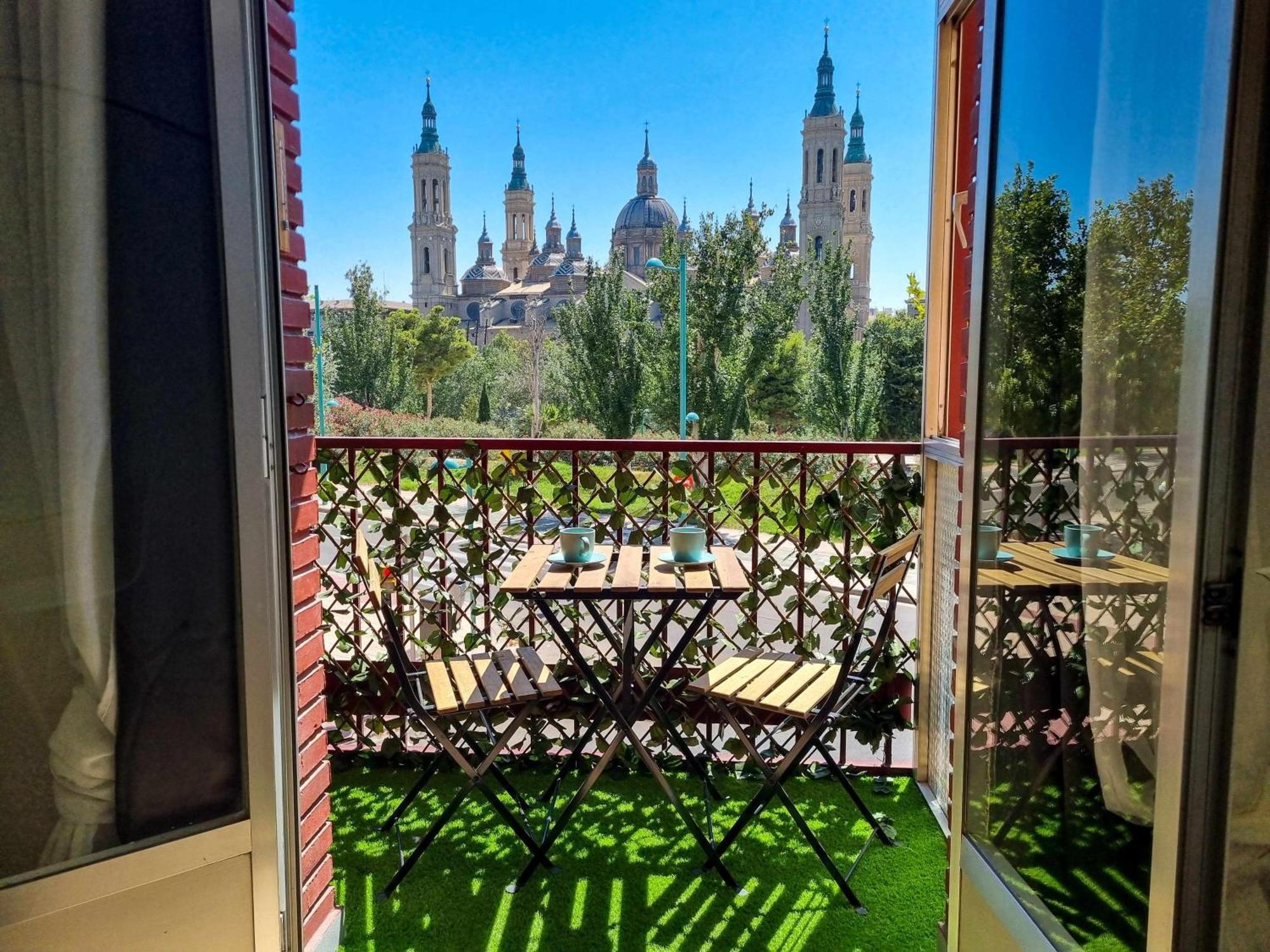 Front Views To El Pilar Comotucasa Zaragoza Exteriör bild