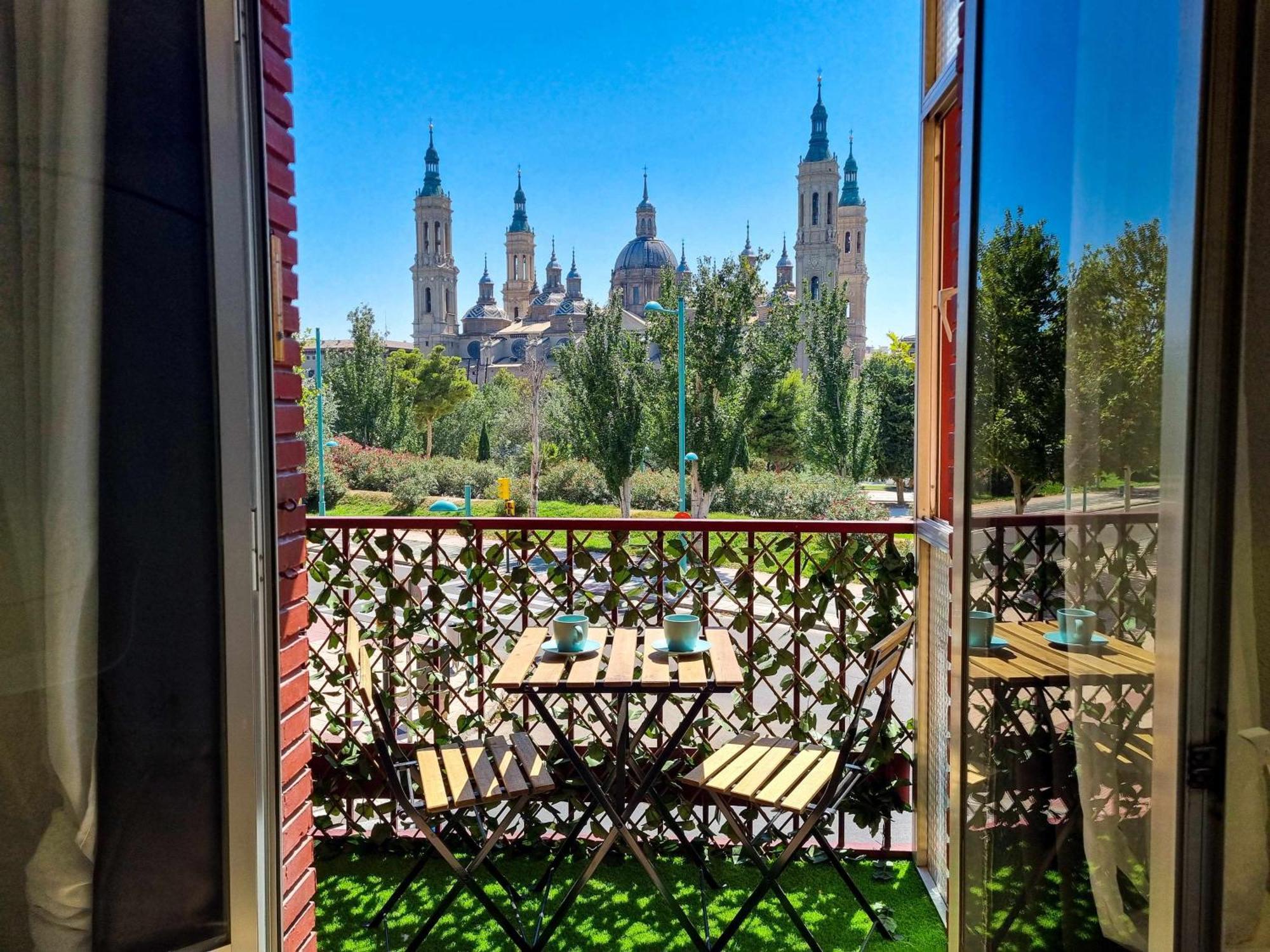 Front Views To El Pilar Comotucasa Zaragoza Exteriör bild