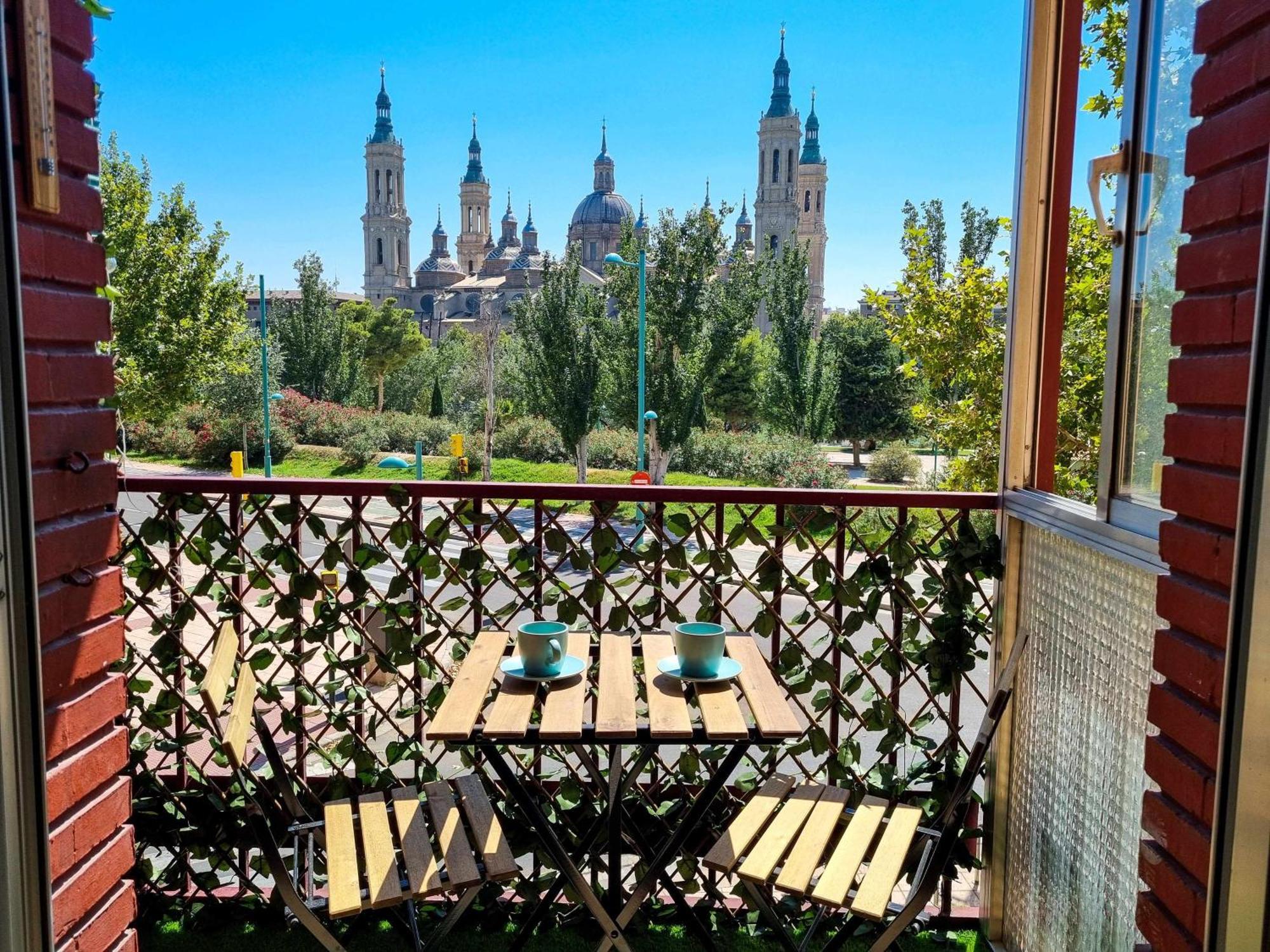 Front Views To El Pilar Comotucasa Zaragoza Exteriör bild