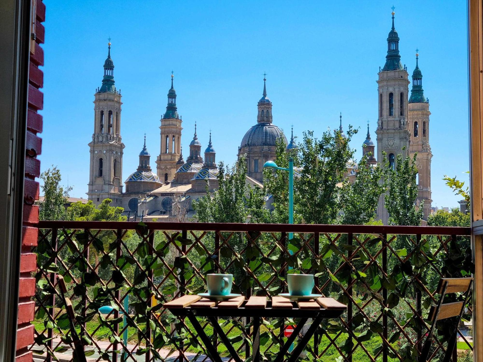 Front Views To El Pilar Comotucasa Zaragoza Exteriör bild